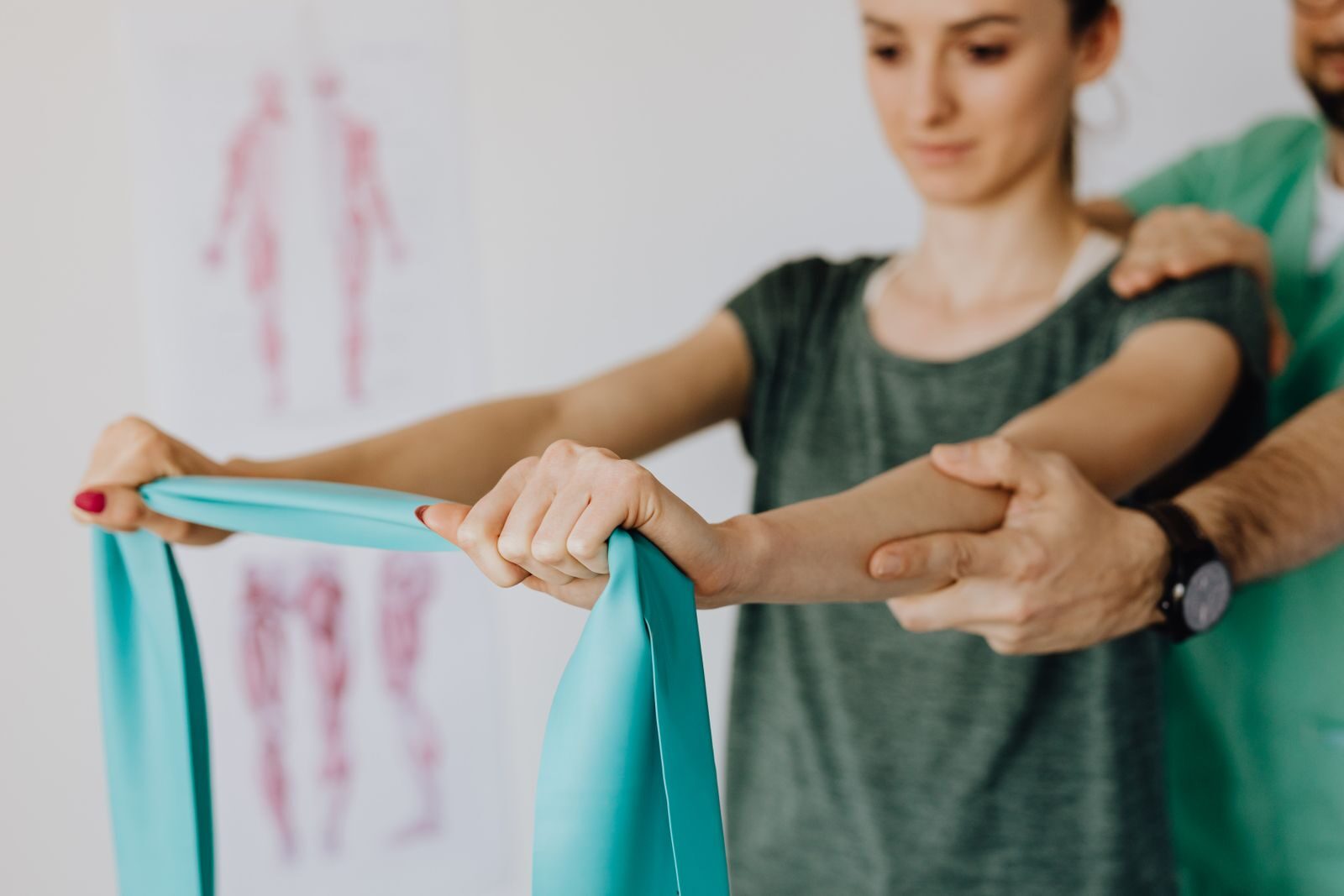 Physiotherapist supporting a resistance-band rehabilitation exercise
